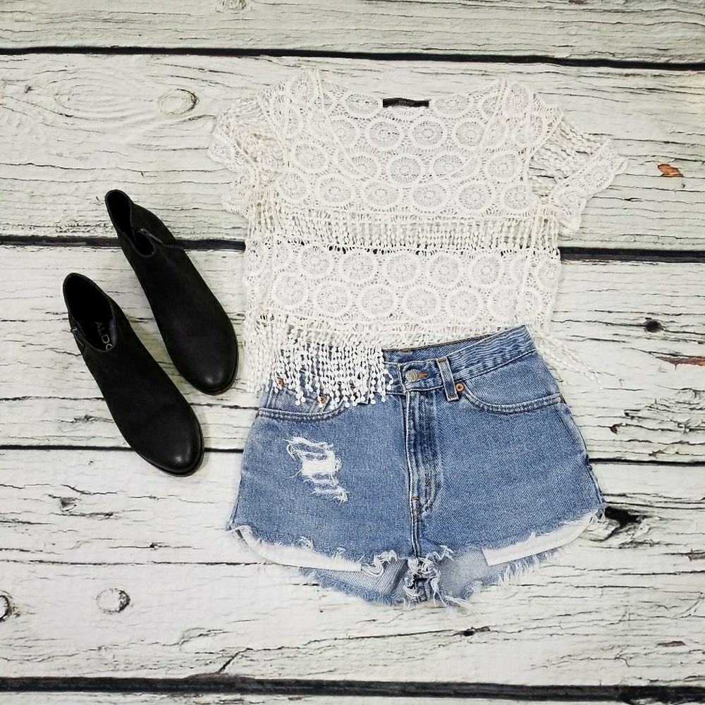 Levi Destressed Studded Cutoff Shorts Size Jr5